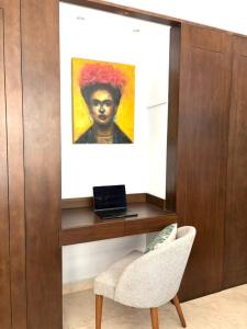 Sunny Studio in Romantic Zone, Steps to Beach