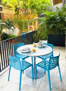 Sunny Studio in Romantic Zone, Steps to Beach