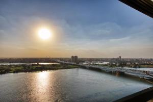 4BR Apartment with Nile & Pyramids View