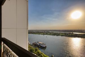 4BR Apartment with Nile & Pyramids View