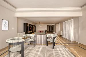 4BR Apartment with Nile & Pyramids View