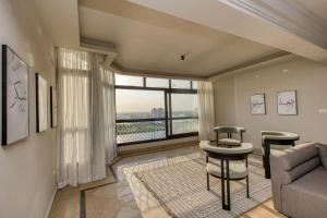 4BR Apartment with Nile & Pyramids View
