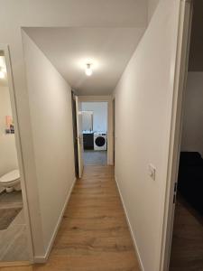 1 min from Paris metro, Quiet, 2 bedrooms & private parking