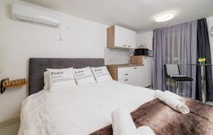 Gorgeous Apartment In Crikvenica With Wifi