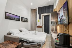 Nice flat close to Arc de Triomphe