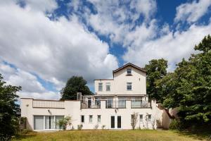 Beautiful 'Mayfield' Villa with private pool!