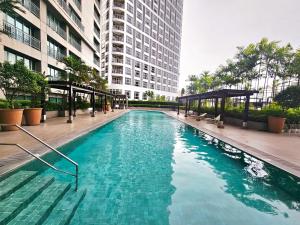 Ashleys Chamber at Soho Central across Shangrila Mall