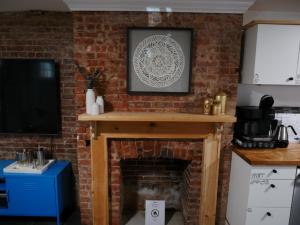 10 Minute walk to Light Rail