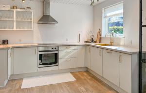 Gorgeous Home In Farsø With Wifi