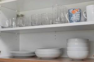 2 Bedroom Condo Cambridge With Balcony, Pool,Gym,Garage Parking