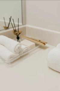 2 Bedroom Condo Cambridge With Balcony, Pool,Gym,Garage Parking