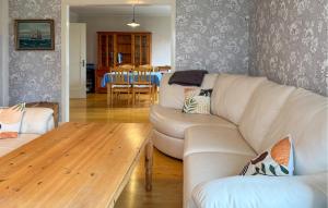 2 Bedroom Beautiful Home In Påskallavik