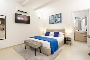 Modern Minimalist Loft with Terrace and Parking