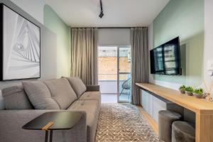 HB01- Apto reformado com churrasqueira à carvão