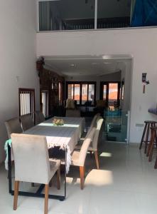 Casa Completa com Lareira, Piscina e Espaço Gourmet , 4 Suítes