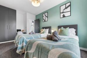 Aylesbury House 3 En-suite Bedrooms Parking Pets