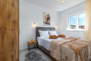 Apartments with parking space Trogir - 24927