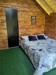 Cabañas del bosque - La casa en la piedra