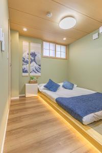 7 min walk from JR Yamanote Line Uguisudani Spacious 4-Bedroom House near Ueno & Asakusa With Parking