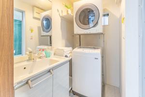 7 min walk from JR Yamanote Line Uguisudani Spacious 4-Bedroom House near Ueno & Asakusa With Parking