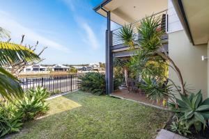 Two-Storey Lakeview Retreat at Dunsborough Lakes