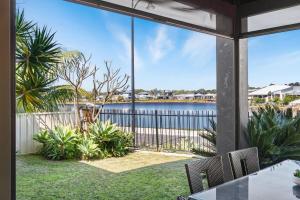 Two-Storey Lakeview Retreat at Dunsborough Lakes