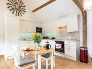 The Old Dairy-Ukc2112