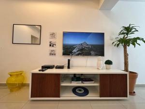 Praia de Copacabana a 600m, ótima localização