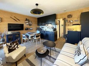 Studio rénové avec balcon et parking aux Orres - FR-1-322-687