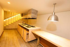 Executive King Suite with Balcony - Casa Pardo 3-3