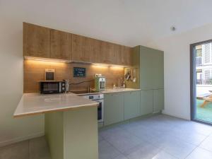 Appartement Haut de Gamme 3 Chambres avec Terrasse et Jardin - FR-1-401-317