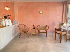 Modern Family House - 4 Bedrooms and 2 living rooms - fully furnished - 5 mins from Old Town with Art Gallery - Coffee Shop - and Creative Workshop - DEJA Home