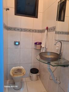 Casa com piscina, churrasqueira, estacionamento