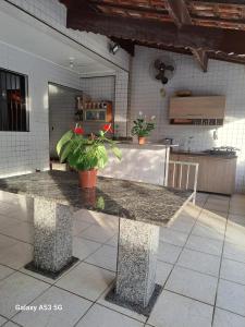 Casa com piscina, churrasqueira, estacionamento