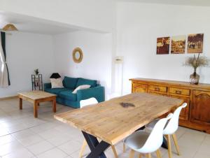 Appartement avec jardinet dans mas équestre