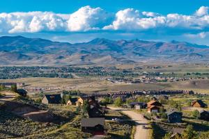 Granby Panoramic Paradise! Hot tub and firepit!