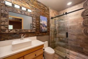 Granby Panoramic Paradise! Hot tub and firepit!