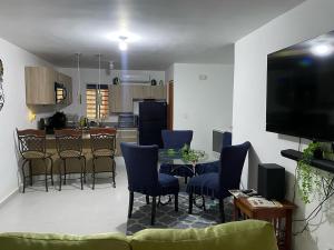 Your oasis in the city apartment with pool