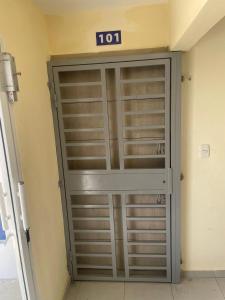 Your oasis in the city apartment with pool