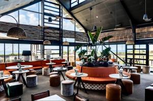 Stay a While at Murrays Beach retreat