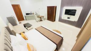 Sunrise Hill Apartment