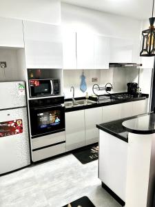 Urban Charm 2BR Apartment