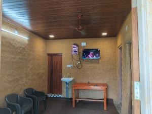 BREEZE GARDEN MUD HOUSE Home Stay