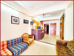 HOTEL You & Me Near Mall Road & NAINI LAKE - Free Wifi & Room Service With Parking Facilities - Hygiene and Spacious Room - The Best Hotel with Mountain Views - Best Hotel In Nainital