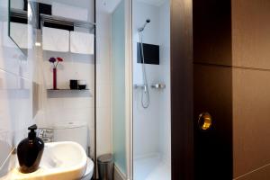 Suite with Terrace room in THC Tirso Molina Hostel