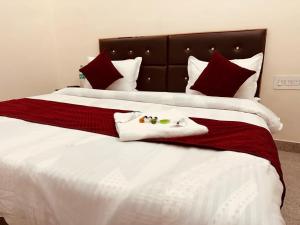 Hotel Anand Palace - Top Rated !! Most Awarded !! Lift !! Family Friendly !! Budget Friendly