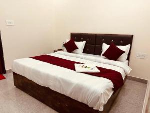 Hotel Anand Palace - Top Rated !! Most Awarded !! Lift !! Family Friendly !! Budget Friendly