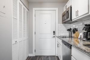 3 Combined Apartments - 4BR 3BA - Near Stadium