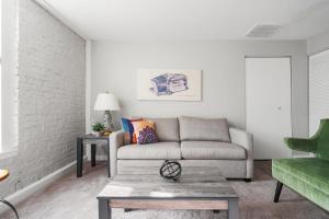 Group Stay - 7 Apts Near Lucas Oil Stadium