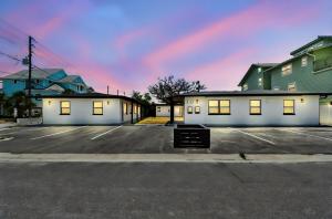 Newly Renovated Treasure Island Getaway